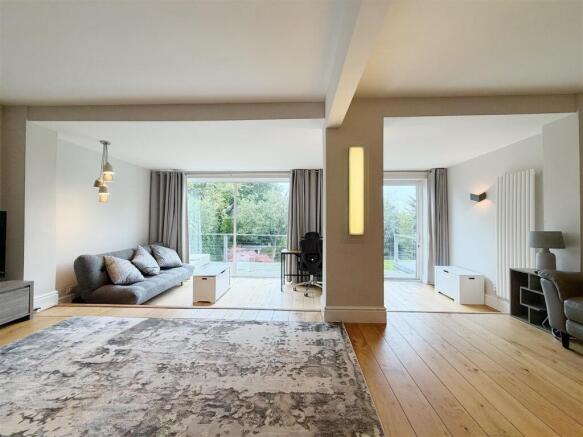 OPEN PLAN LIVING SPACE