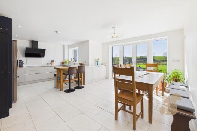 Kitchen/Dining Area