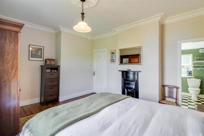 4 bed Detached for sale Image 12