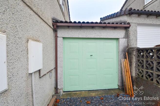 Garage & Driveway