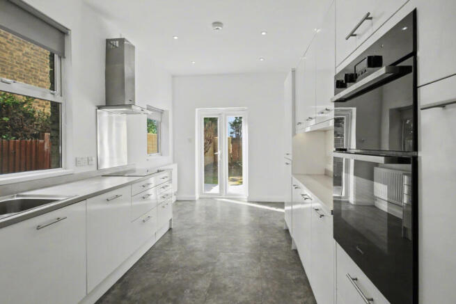 3.KITCHEN.JPG