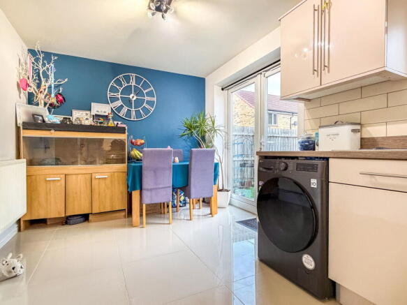 3 bed Semi-Detached for sale Image 6