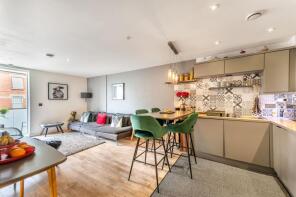 Flat 4, 7, Banister Road, London W10 4AG