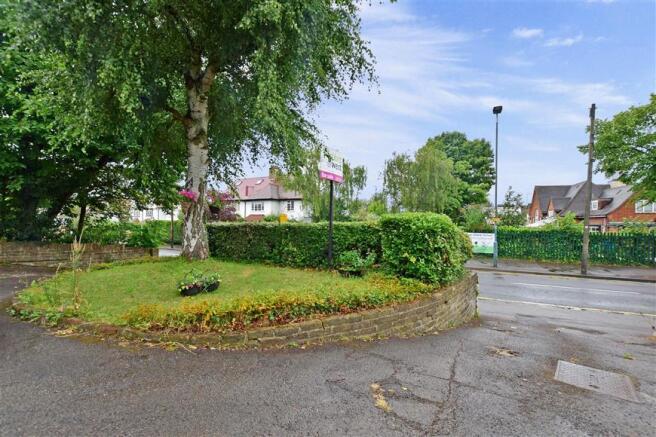 Driveway/Parking