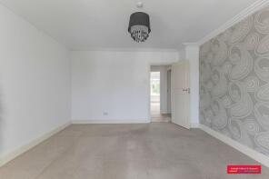 40, Overton Road, London N14 4SY