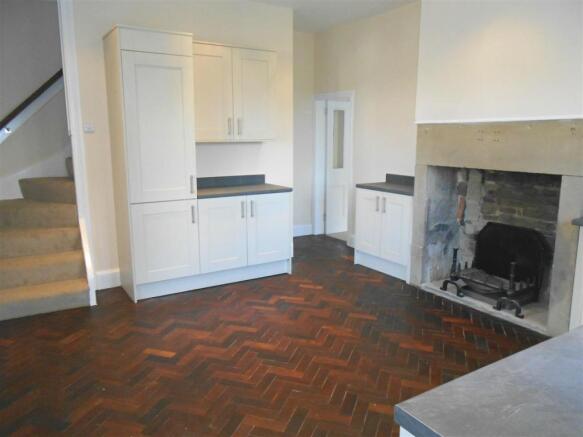 20 Lower Greave Road KIT1.JPG