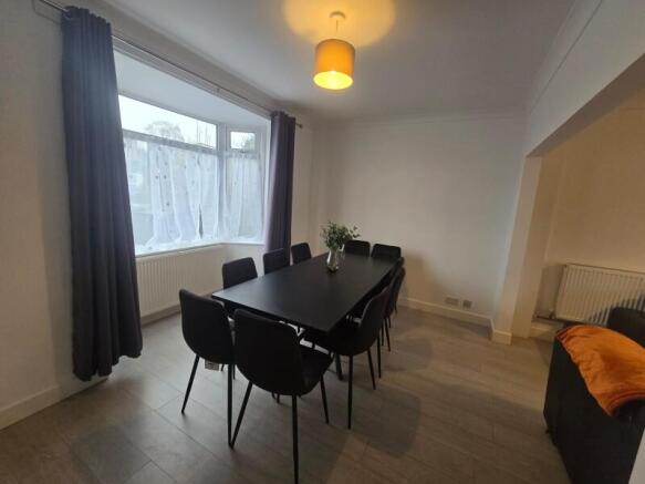 1 bed House Share to rent Image 4