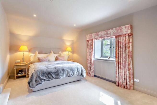 4 bed Detached for sale Image 8
