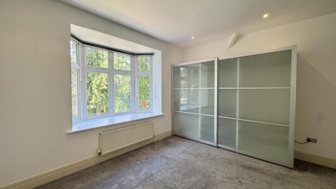 2 bed Apartment to rent Image 8