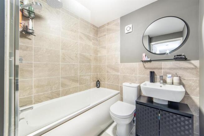 2 bed Apartment for sale Image 8