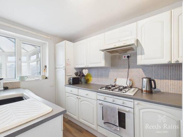 3 bed Semi-Detached for sale Image 6