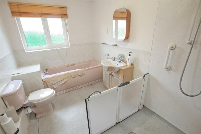 Bathroom.jpg