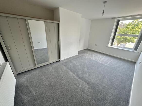 3 bed Terraced to rent Image 8
