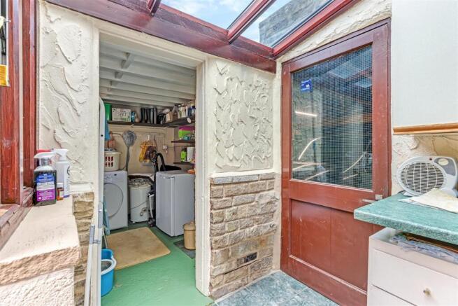 4 bed House for sale Image 9