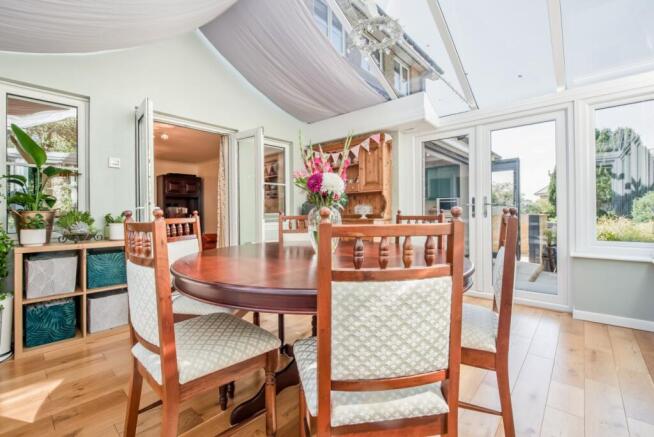 4 bed Detached for sale Image 8