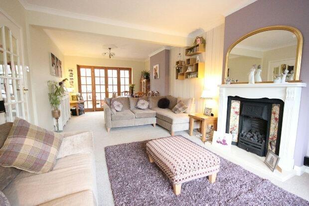 Lounge/Dining Room
