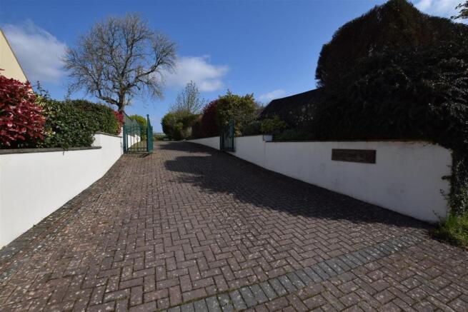 driveway.jpg