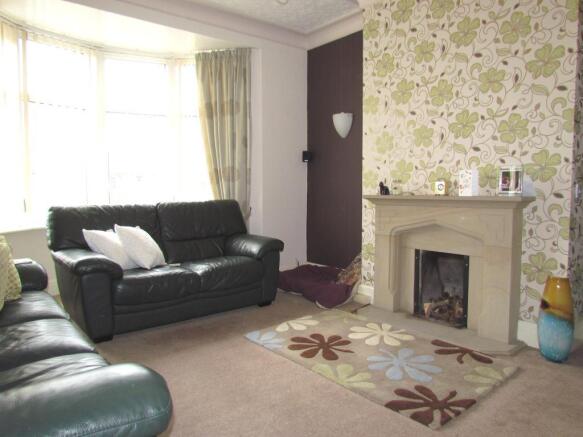 Spacious Lounge to R