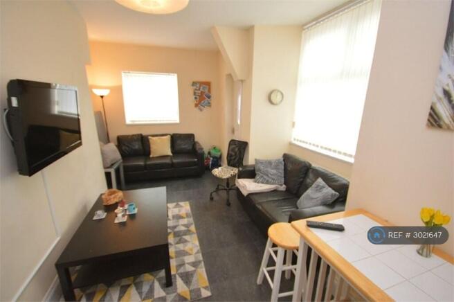Ensuite Room - House Lounge