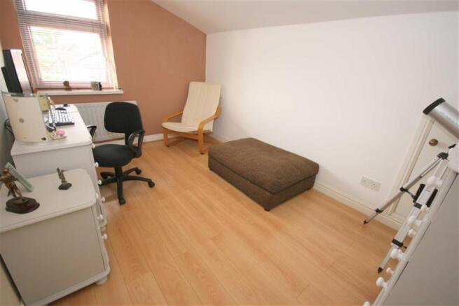 FRONT DOUBLE BEDROOM