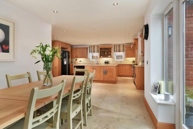 LIVING / DINING KITCHEN