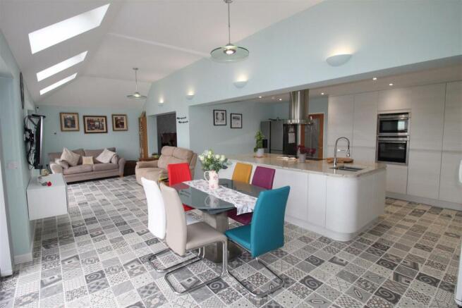 Anson Close, 11 Kitchen Dining Family Room.JPG