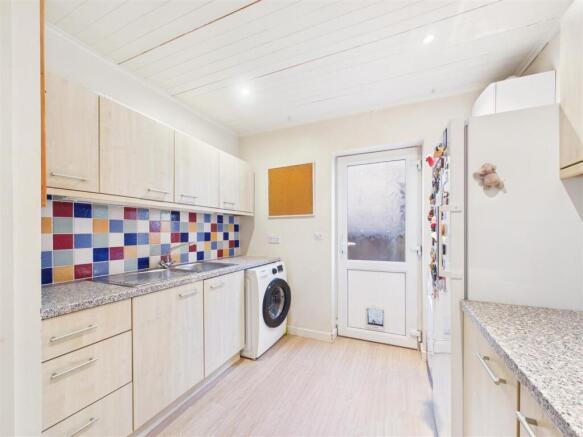 4 bed Detached for sale Image 10