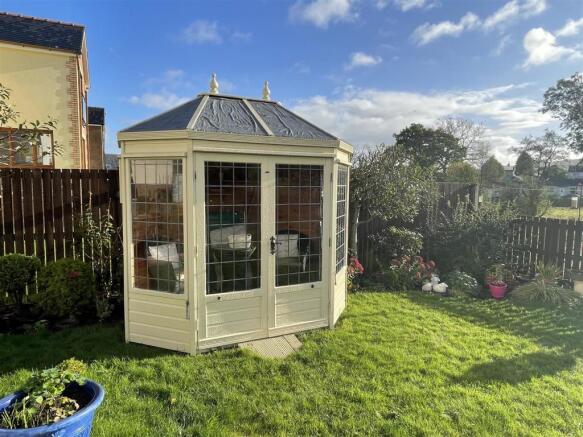 SUMMERHOUSE