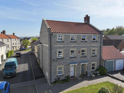Clockhouse View, Street