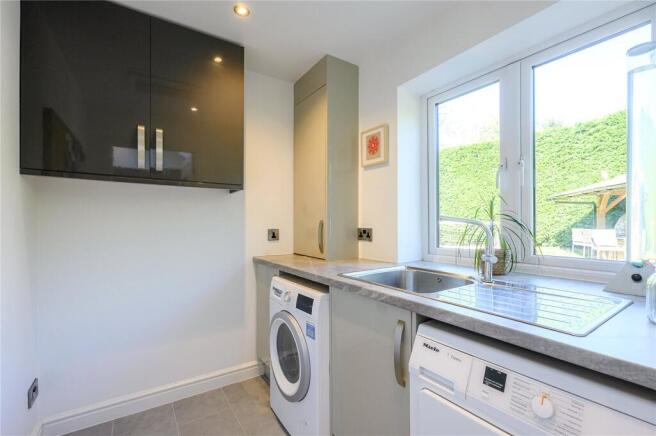 4 bed Detached for sale Image 11