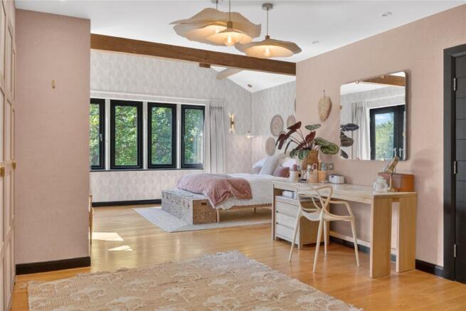 6 bed Detached for sale Image 10