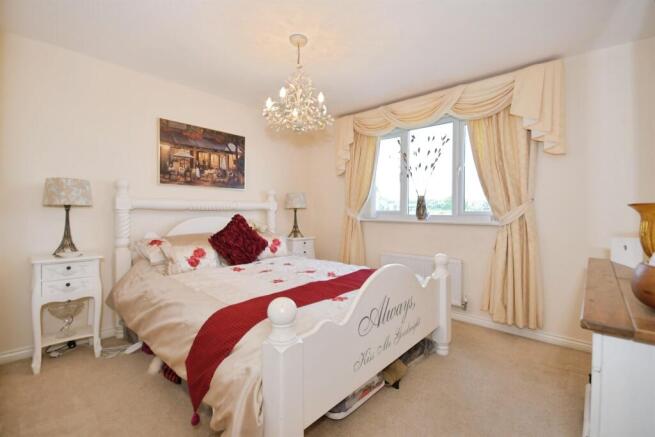 4 bed Detached for sale Image 11