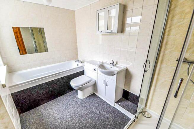 75 Hull Road Bathroom_lge.JPG