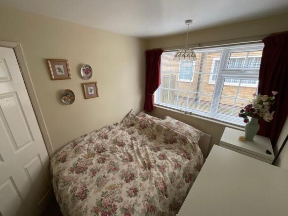 4 bed Semi-Detached Bungalow for sale Image 11