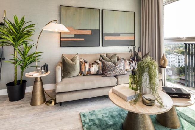 Kew Bridge Rise, 2 bed, living