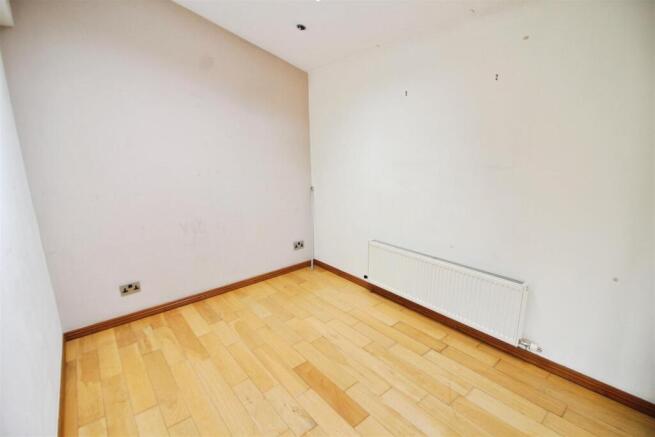 4 bed Semi-Detached for sale Image 7