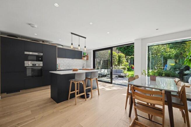Kitchen (2).jpg