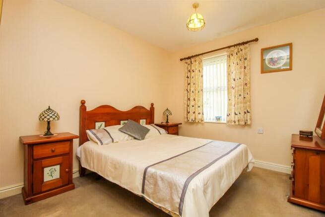 2 bed Terraced Bungalow for sale Image 4