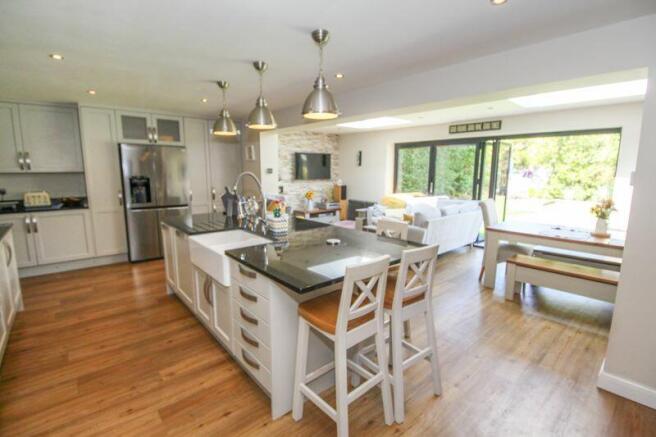 Kitchen/dining/family room