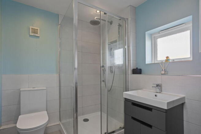 4 bed Link Detached House for sale Image 12