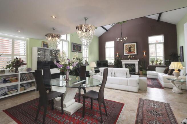 Lounge/Dining Room