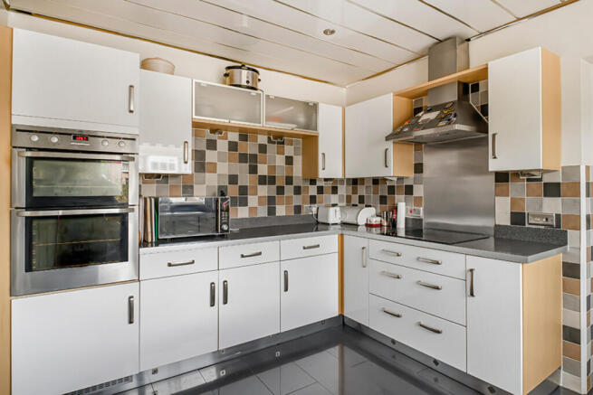 4 bed Detached for sale Image 5