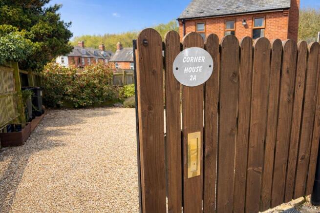 ENTRANCE TO PRIVATE DRIVEWAY