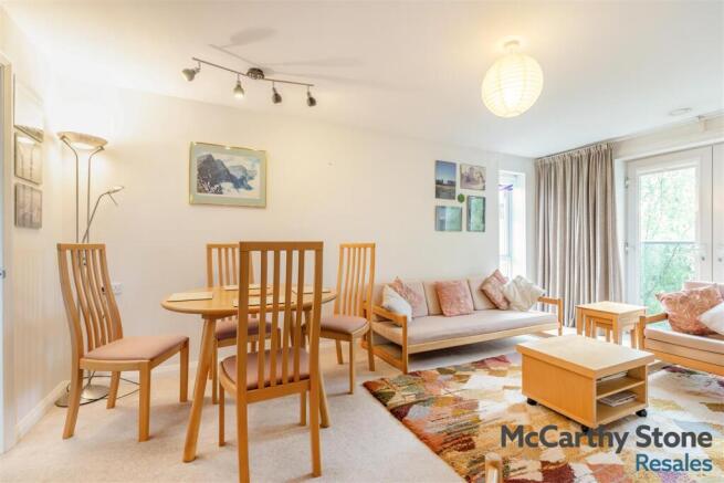 8691352-interior17.jpg