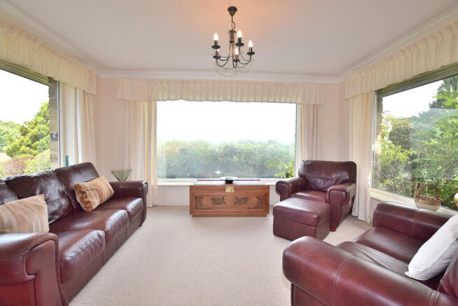 4 bed Detached Bungalow for sale Image 7