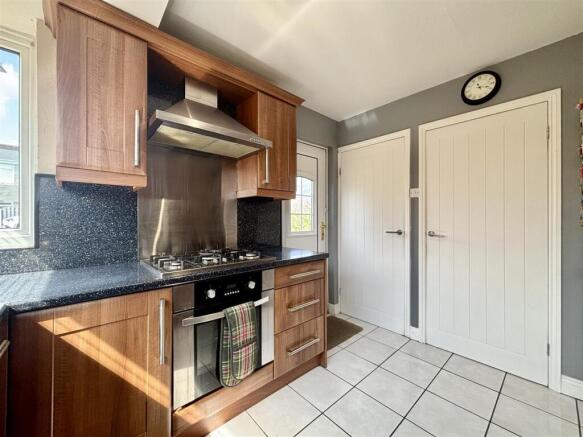 3 bed Semi-Detached for sale Image 8