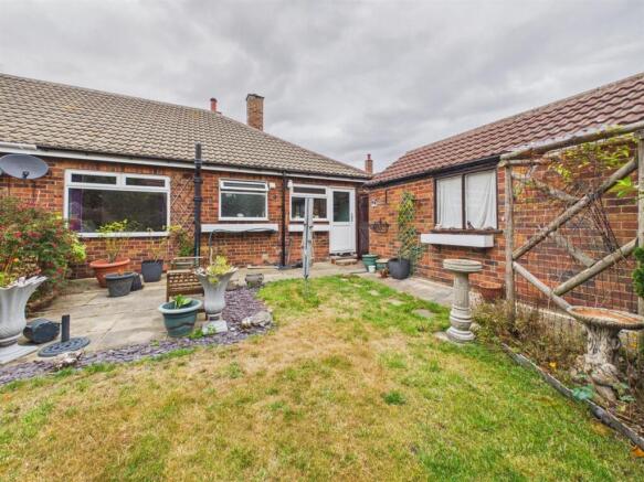 2 bed Semi-Detached Bungalow for sale Image 11