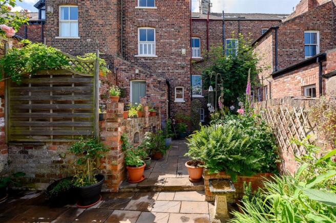 5 bed Terraced for sale Image 7