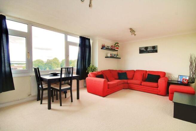 Lounge/Dining