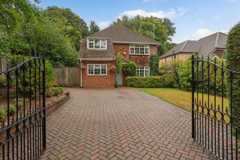 Avenue Road, Farnborough, GU14